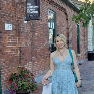 Meet your Posher, Danielle